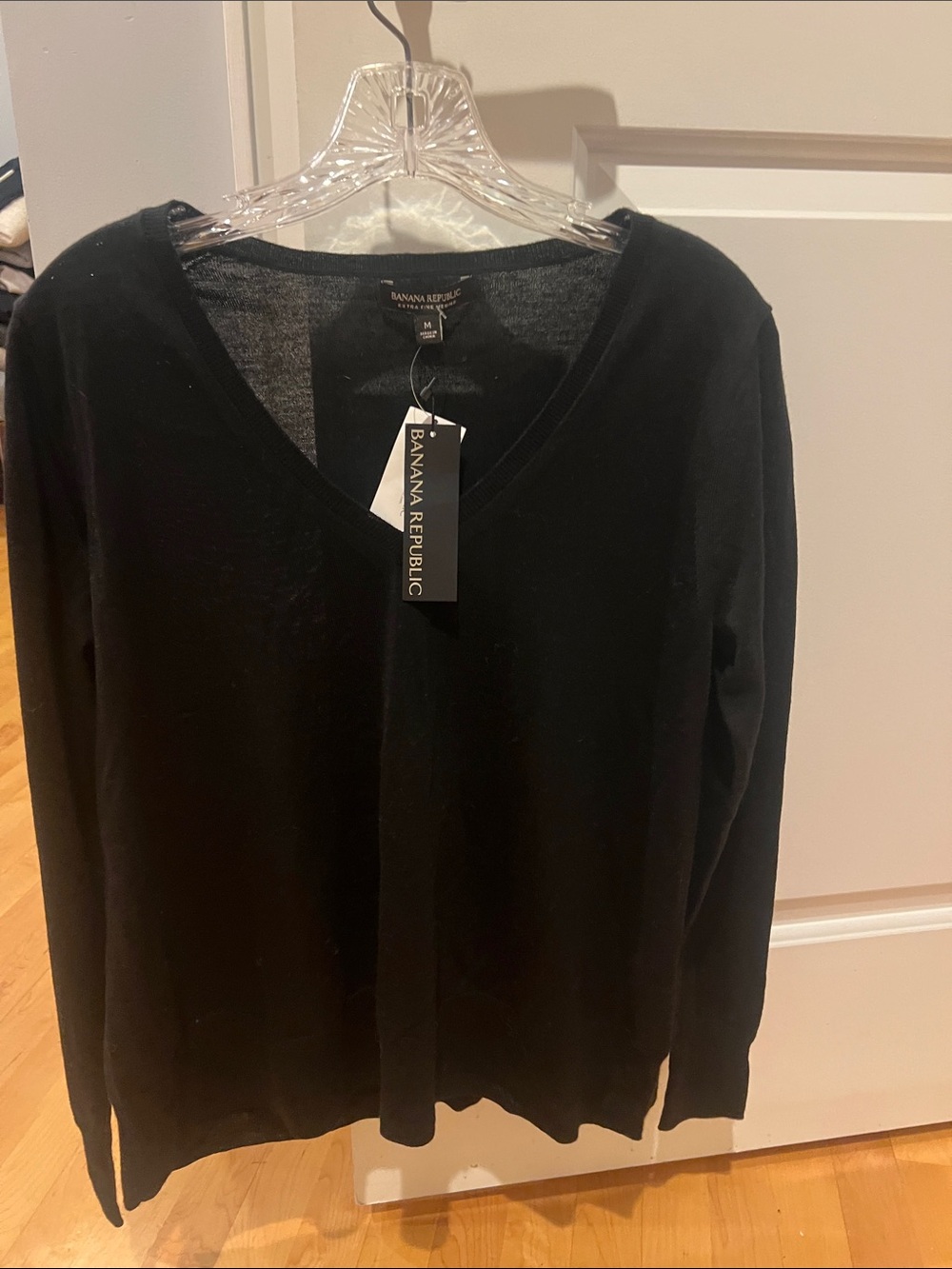 Banana Republic Black V-Neck Long-Sleeve Women's Sweater NWT Sz M
